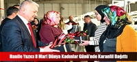 Hanife Yazıcı 8 Mart Dünya Kadınlar Günü'nde Karanfil Dağıttı