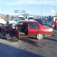 Malatya'da 3 Araçlı Zincirleme Kaza: 5 Yaralı