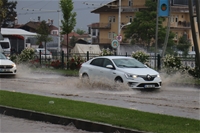 Malatya'da Sağanak Yağış Hayatı Olumsuz Etkiledi