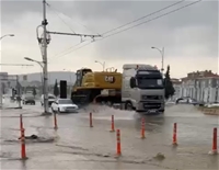 Malatya'da Sağanak Etkili Oldu Yollar Göle Döndü