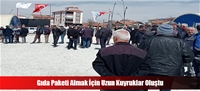 Gıda Paketi Almak İçin Uzun Kuyruklar Oluştu