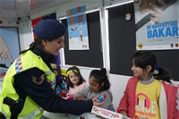 Jandarmadan Depremzede Çocuklara Yönelik Nazari ve Uygulamalı Trafik Eğitimi