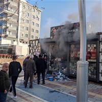 Malatya'da Konteyner İş Yerinde Çıkan Yangın Büyümeden Söndürüldü