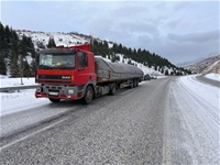 Malatya'da Otomobil Tıra Çarptı 1 Yaralı