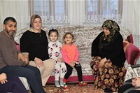 Hanımefendi Hanife Yazıcı'dan Yeşilyurt İlçesindeki Şehit Ailelerine Ziyaret