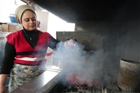 Depremin İzlerini Silebilmek İçin Başladı, Şehrin Tek Kadın Kebap Ustası Oldu