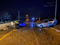 Malatya'da İki Otomobil Kafa Kafaya Çarpıştı: 3 Yaralı