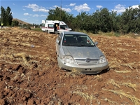 Malatya'da Otomobil Şarampole Düştü: 3 Yaralı