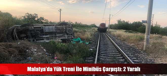 Malatya’da Yük Treni İle Minibüs Çarpıştı: 2 Yaralı