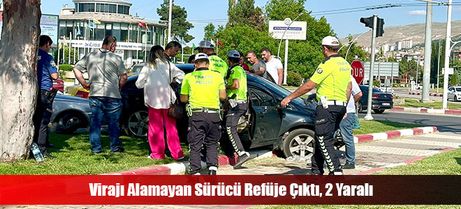 Virajı Alamayan Sürücü Refüje Çıktı, 2 Yaralı