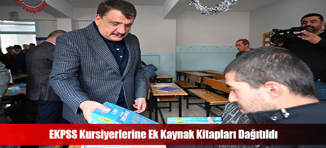 EKPSS Kursiyerlerine Ek Kaynak Kitapları Dağıtıldı