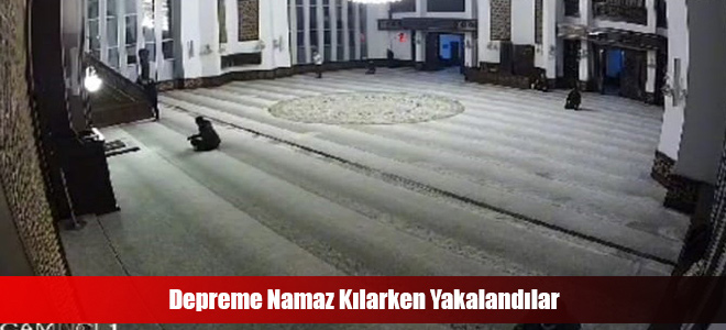 Depreme Namaz Kılarken Yakalandılar