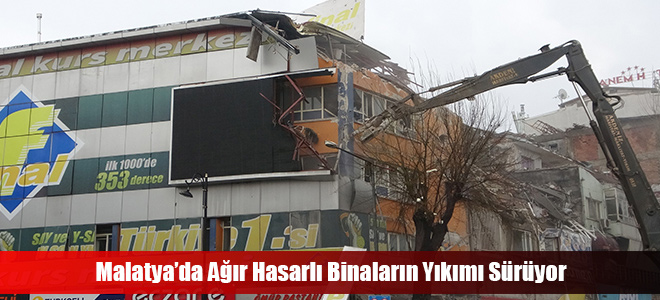 Malatya’da Ağır Hasarlı Binaların Yıkımı Sürüyor