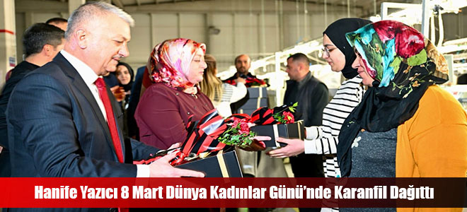 Hanife Yazıcı 8 Mart Dünya Kadınlar Günü’nde Karanfil Dağıttı