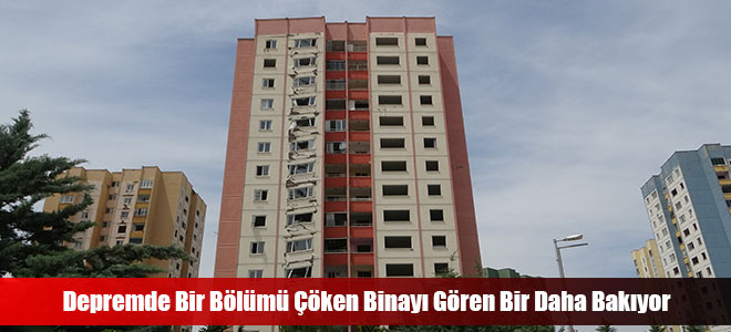 Depremde Bir Bölümü Çöken Binayı Gören Bir Daha Bakıyor