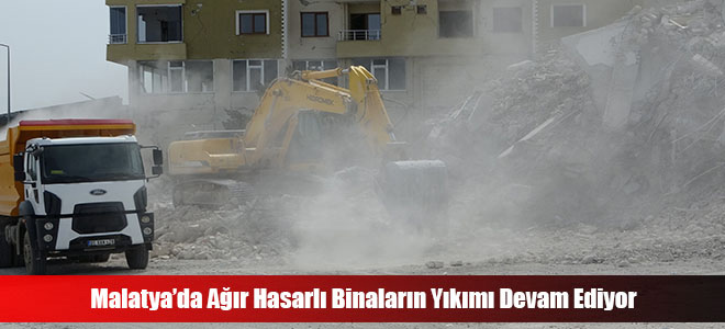 Malatya’da Ağır Hasarlı Binaların Yıkımı Devam Ediyor