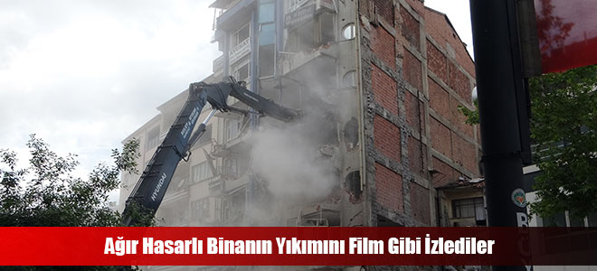 Ağır Hasarlı Binanın Yıkımını Film Gibi İzlediler