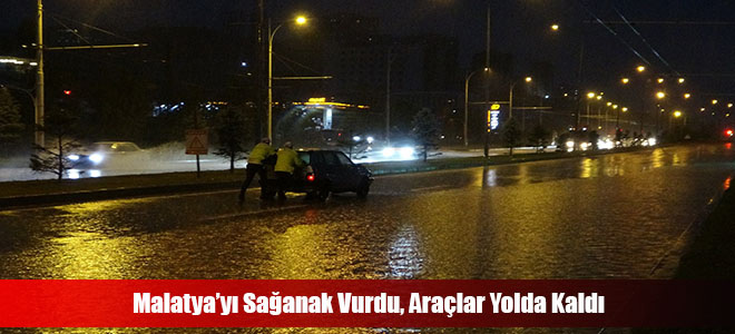 Malatya’yı Sağanak Vurdu, Araçlar Yolda Kaldı