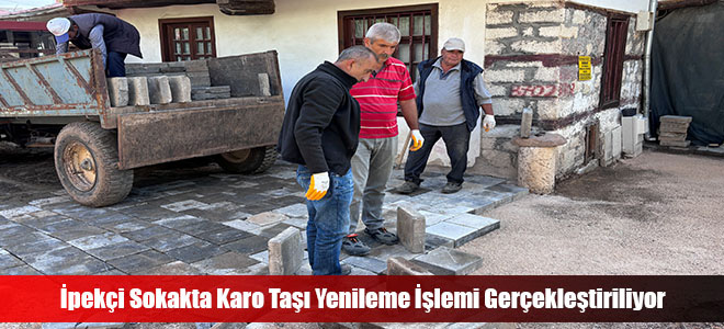 İpekçi Sokakta Karo Taşı Yenileme İşlemi Gerçekleştiriliyor