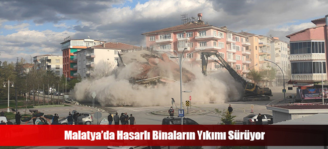 Malatya’da Hasarlı Binaların Yıkımı Sürüyor