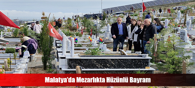 Malatya’da Mezarlıkta Hüzünlü Bayram