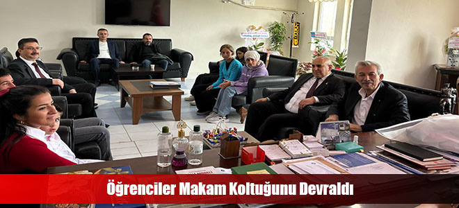 Öğrenciler Makam Koltuğunu Devraldı