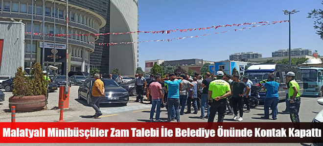 Malatyalı Minibüsçüler Zam Talebi İle Belediye Önünde Kontak Kapattı